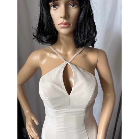 Azazie sexy fitted keyhole halter formal maxi Champagne. dress XXS - Picture 3 of 14